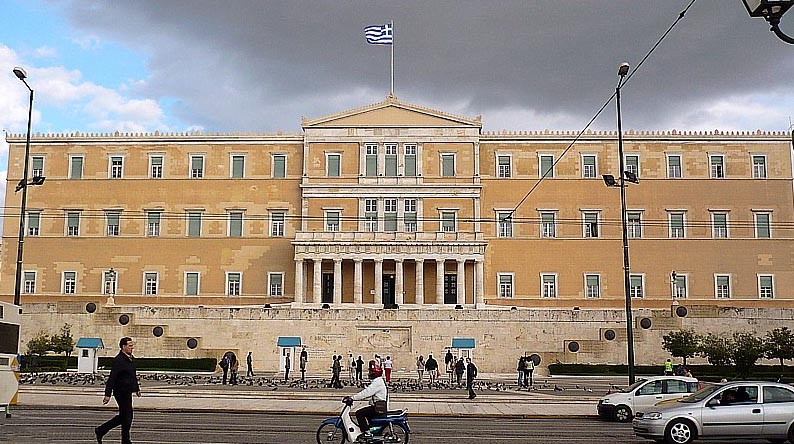 Ψηφίστηκε ο νόμος για το εγγυητικό κεφάλαιο και τις αποζημιώσεις των ασφαλισμένων Ασπίς και Commercial-Ολόκληρος ο νόμος στο nextdeal.gr