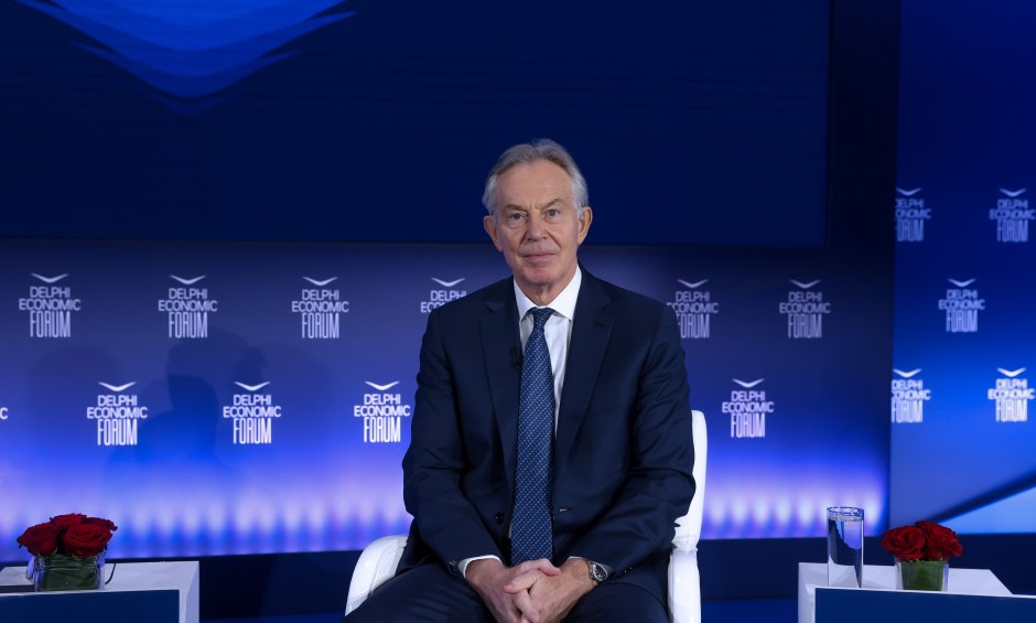 Tony Blair: “Όσον αφορά στη Ρωσία ποτέ δεν ξέρω αν θα πρέπει να ανησυχούμε ή να ανησυχούμε πάρα πολύ”
