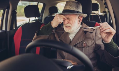 Τι γίνεται εάν τρακάρει ένας οδηγός άνω των 75 ετών και δεν έχει δηλώσει την ηλικία του στο ασφαλιστήριο;