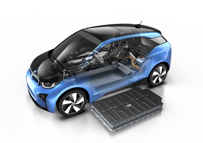 Στο ανανεωμένο i3 έχει ενσωματωθεί μια νέα μεγαλύτερης χωρητικότητας μπαταρία 27,2 kWh, η οποία προσφέρει πραγματική αυτονομία που αγγίζει τα 200 χιλιόμετρα