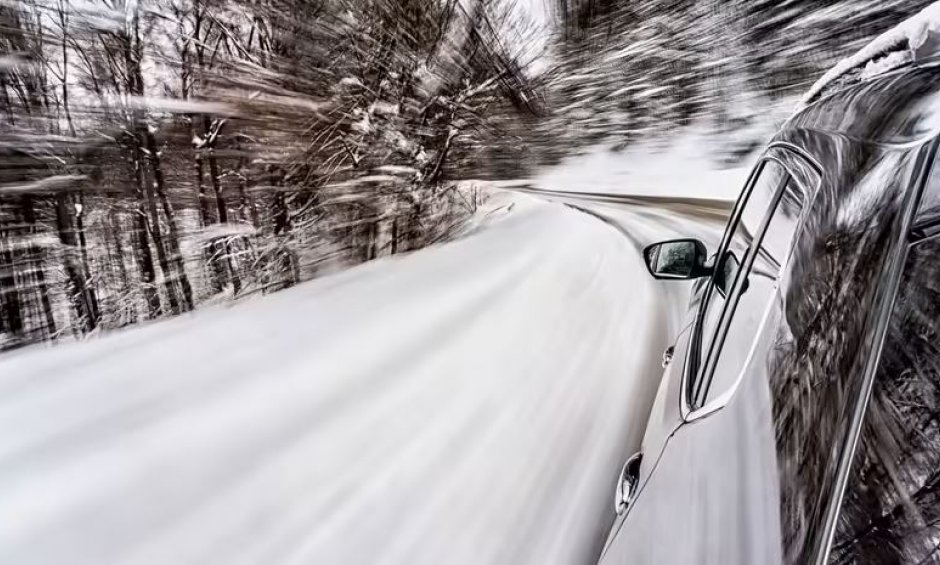 Οδηγός επιβίωσης για οδήγηση σε χιόνι και πάγο!