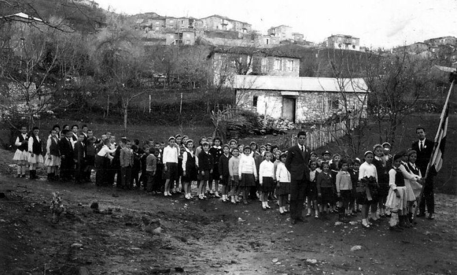 Ποιος θυμάται σχολείο στο Νεοχώρι; του Ηλία Προβόπουλου