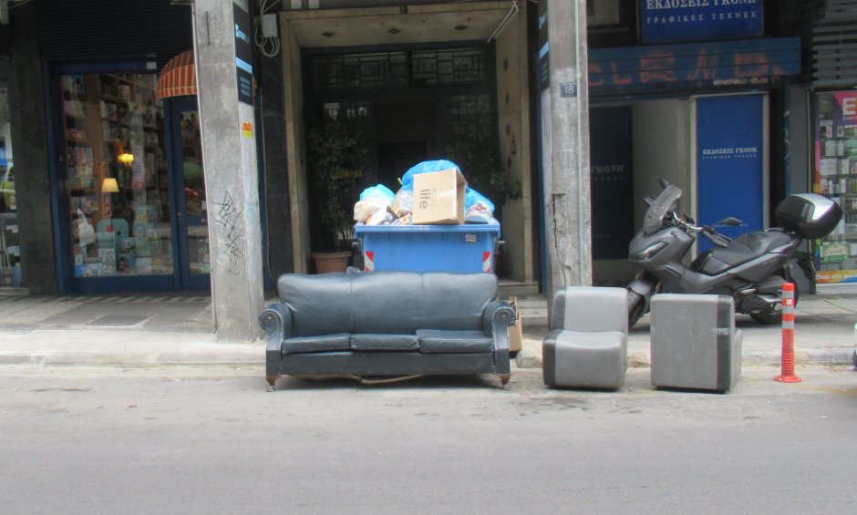 Όταν αδειάζει ένα γραφείο, του Ηλία Προβόπουλου