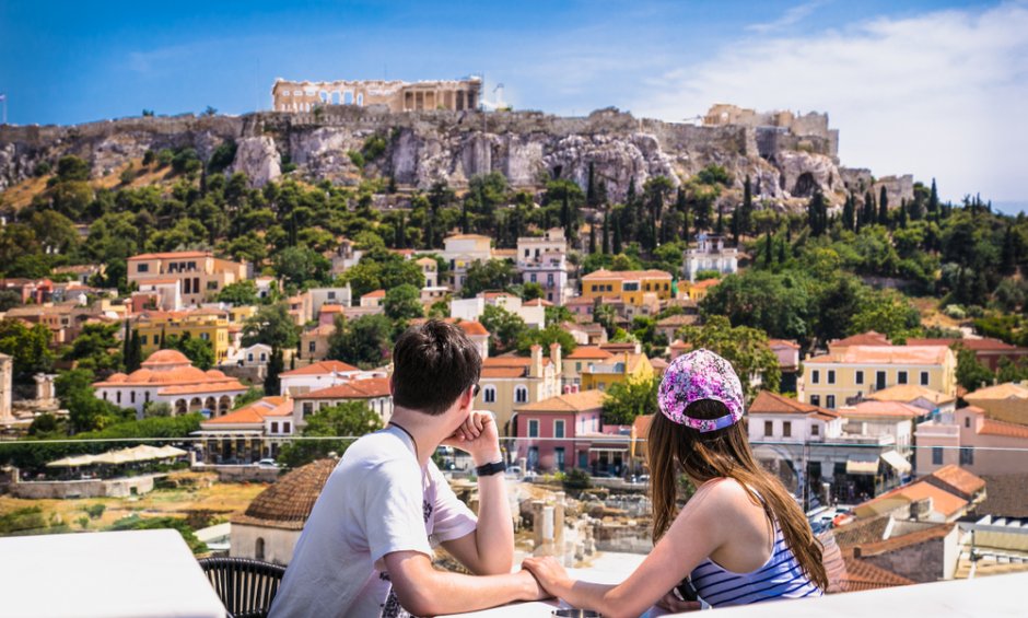 Τα έσοδα από τον τουρισμό βελτίωσαν το ισοζύγιο!