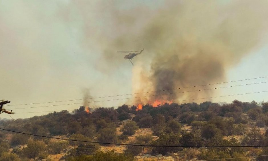 Ένας νεκρός στον Πρόδρομο Βοιωτίας - Μεγάλο το μέτωπο της πυρκαγιάς!