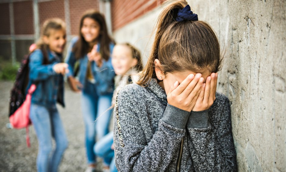 ΠΑΙΔΙΑ, BULLYING, «ΧΟΝΤΡΕΛΕΣ», «ΑΛΒΑΝΑΚΙΑ» ΚΑΙ «ΜΑΥΡΑΚΙΑ» 