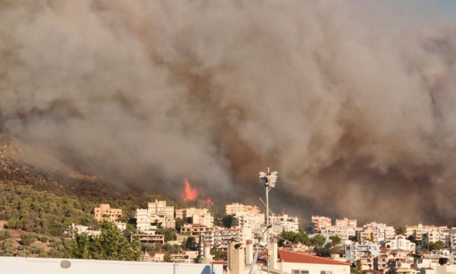 Δραματικές ώρες-Στις φλόγες η Βορειοανατολική Αττική