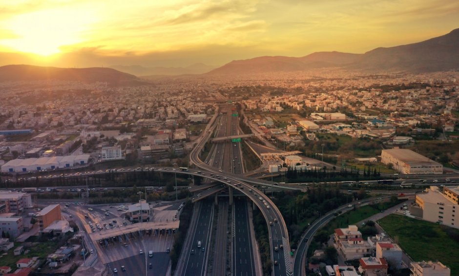 Aγοραστικό «σήμα» για τις τράπεζες, προς αλλαγή σελίδας η Αττική Οδός, το... απαράδεκτο spread και η αναβάθμιση της Titan