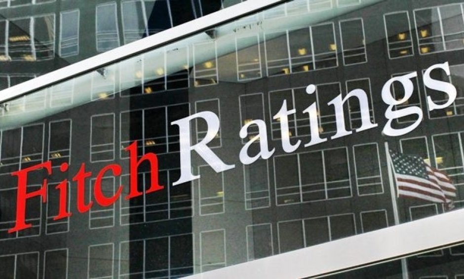 Fitch: Yποβάθμισε τέσσερις ελληνικές τράπεζες