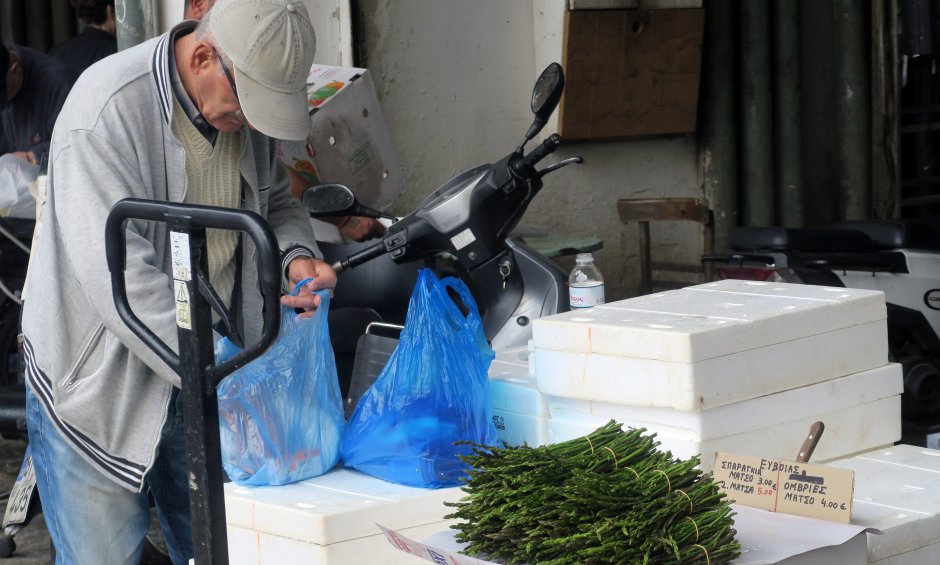 Αραρίσκοντας Ηλίας Προβόπουλος: Άγρια σπαράγγια στη Βαρβάκειο