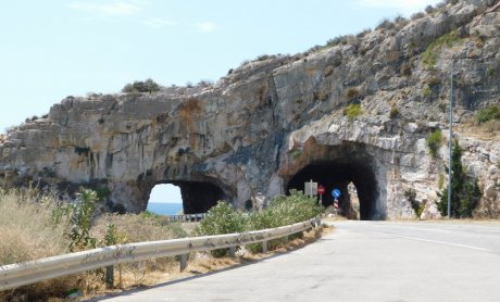 Κυκλοφοριακές ρυθμίσεις στη Λ. Αθηνών-Σουνίου λόγω εκτέλεσης εργασιών στις «Τρύπες του Καραμανλή»