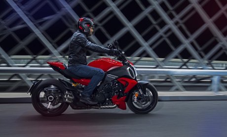 Η νέα Diavel γίνεται V4!