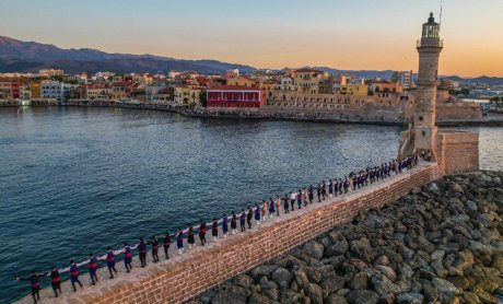 Φανταστικές εικόνες από τα Χανιά – Μαγεία η έναρξη της φετινής Παραδοσιακής Στράτας!