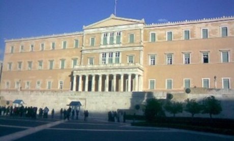 Κατατέθηκε στη Βουλή το σχέδιο νόμου για ΕΠΕΙΑ και Εγγυητικό-Ολο το νομοσχέδιο