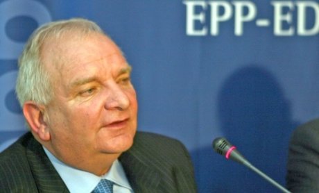 Ο Joseph Daul καταδικάζει την ελληνική βομβιστική επίθεση