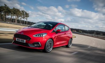 Fiesta ST: Για να πηγαίνετε «σφαίρα» στα ραντεβού σας!