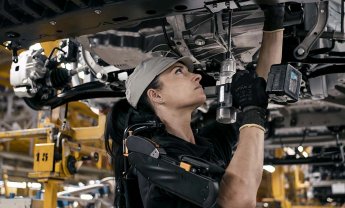 H Nissan θα χρησιμοποιεί εξωσκελετούς για την μεγαλύτερη ασφάλεια των εργαζομένων της στις γραμμές παραγωγής