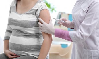 ΕΚΠΑ: Τα πρώτα δεδομένα δεν είναι ανησυχητικά για την ασφάλεια χορήγησης mRNA εμβολίων σε έγκυες γυναίκες