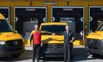 DHL Express και Mercedes-Benz ενώνουν τις δυνάμεις τους για πράσινες ταχυμεταφορές