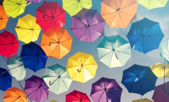 Κώστας Ακριβόπουλος: Εδώ...οι ωραίες και γερές...ομπρέλες!!!