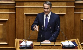 Μηδενίζονται οι χρεώσεις στις τραπεζικές συναλλαγές - Τι ανακοίνωσε στη Βουλή ο πρωθυπουργός