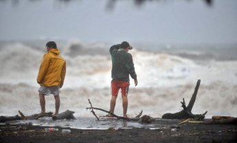 Πάνω από 100 νεκροί και χιλιάδες πληγέντες από την καταιγίδα Άγκαθα