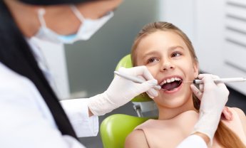 Απαραίτητος ο οδοντιατρικός έλεγχος στα παιδιά πριν από το «πρώτο κουδούνι»